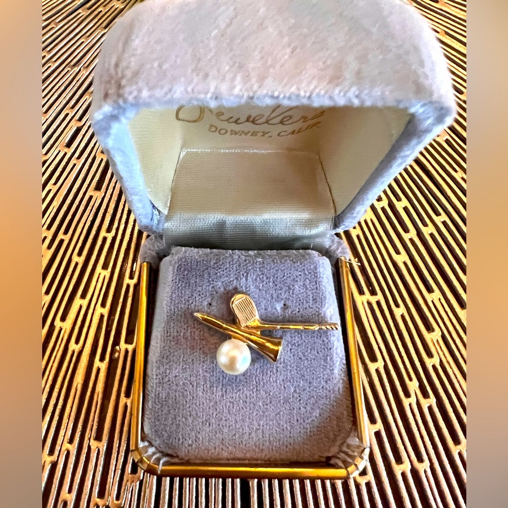 14 karat gold, men’s pearl golf lapel pin